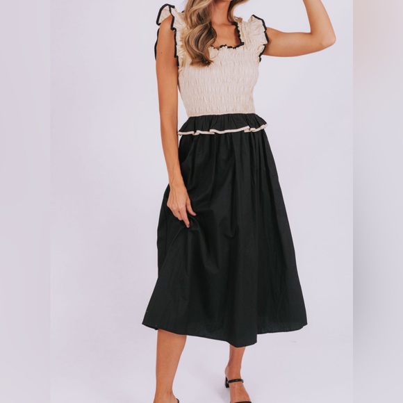 Lost in your Love Dress - Picture 2 of 7